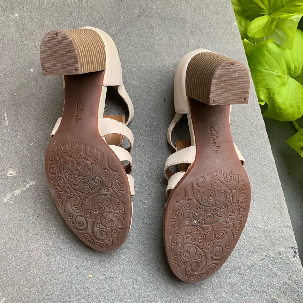 Clarks Artisan Heeled Sandal in White Leather - Picture 6 of 7